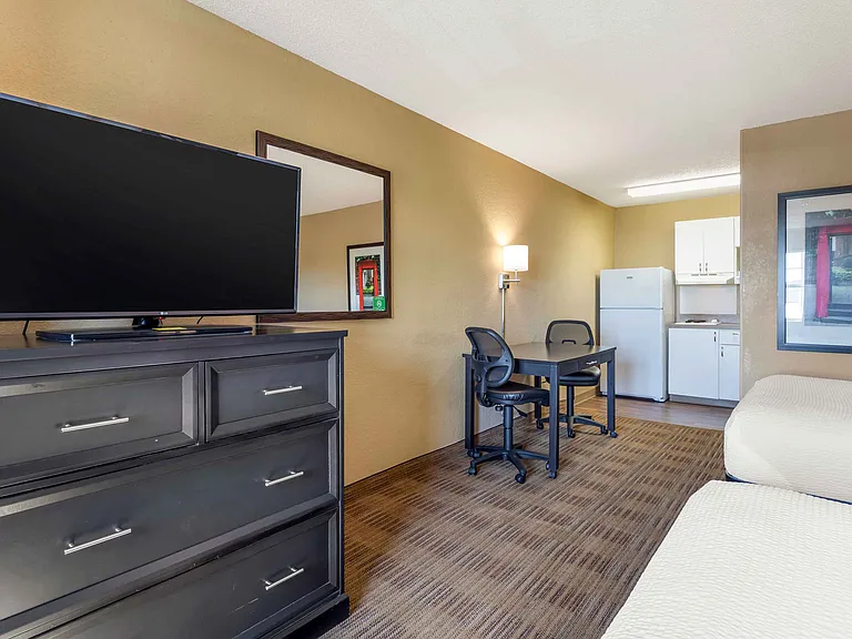 Studio Suite - 2 Full Beds
