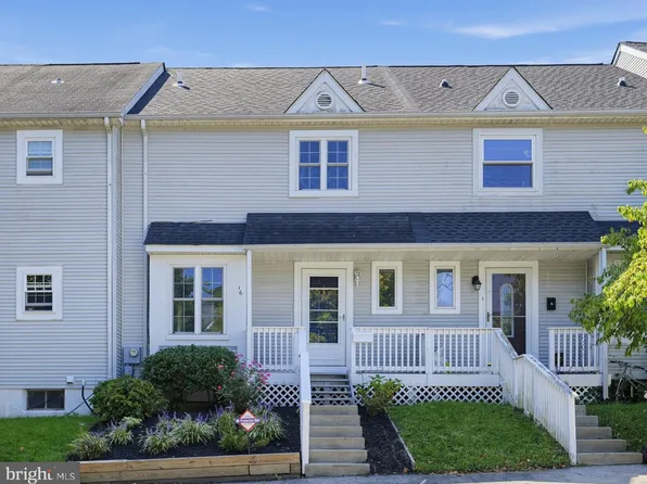 16 Oak St, Phoenixville, PA 19460