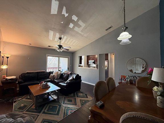 4th image of 401 Berryfield Ln APT J