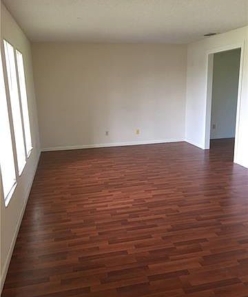 5th image of 241 SW 39th Ter