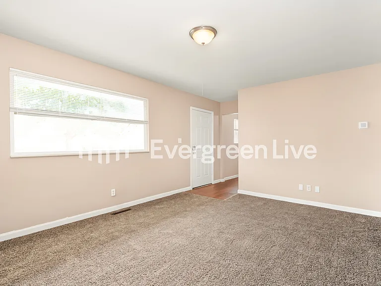 3685 Shoreline Dr — Photo 3