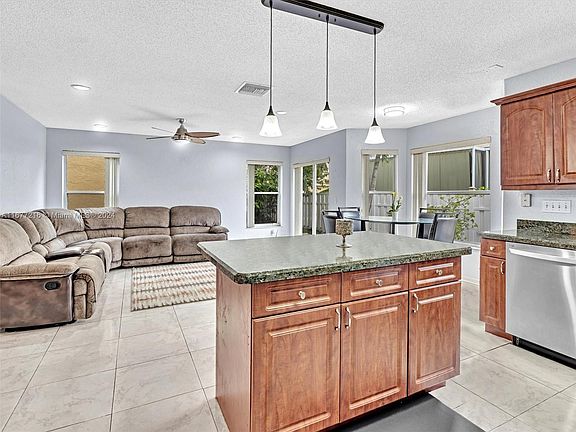 3rd image of 17905 SW 13th Ct