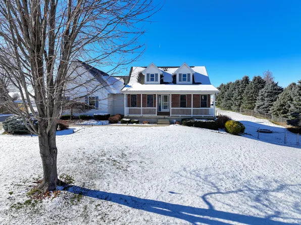 15809 Golf Hills Dr, Sterling, IL 61081