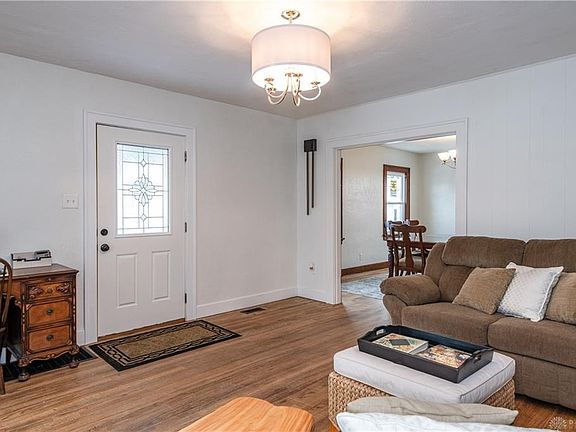 3rd image of 728 Morse Ave