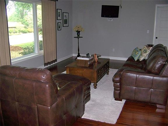 5th image of 819 E Highland Dr