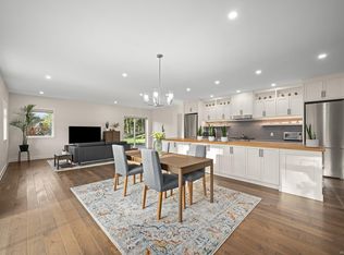 3767 Maple Ln, Royston, BC V0R2V0