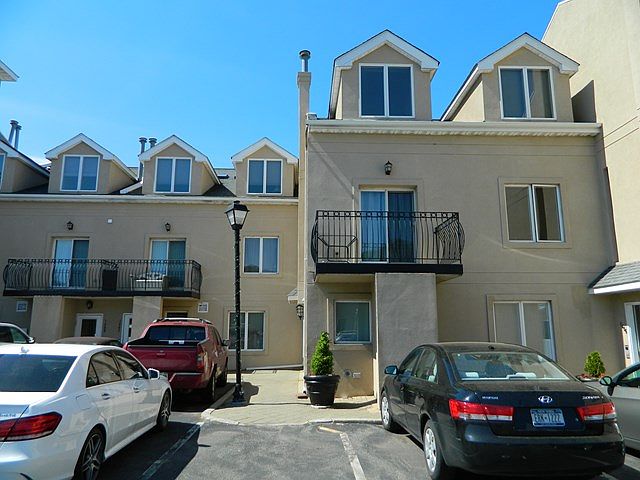 1st image of 1404-1444 Outlook Ave #3