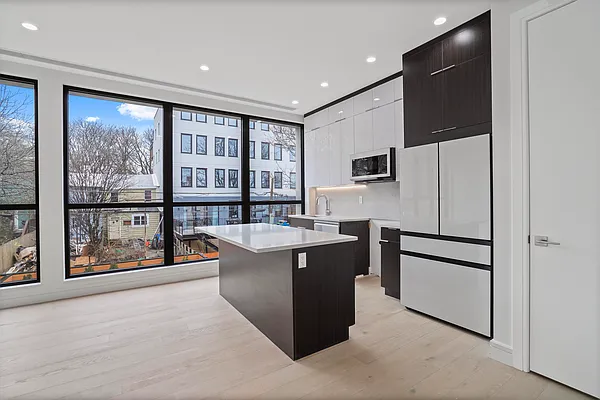 Sold by Daniel Gale Sotheby's International Realty | media 26