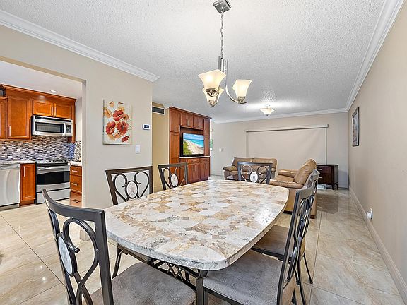4th image of 709 Lori Drive #205