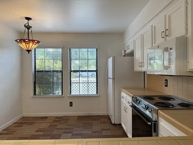 2 bed, 2.5 bath, 1234 sqft, $1,995 — Photo 3