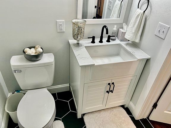 5th image of 3659 Paxton Ave #2