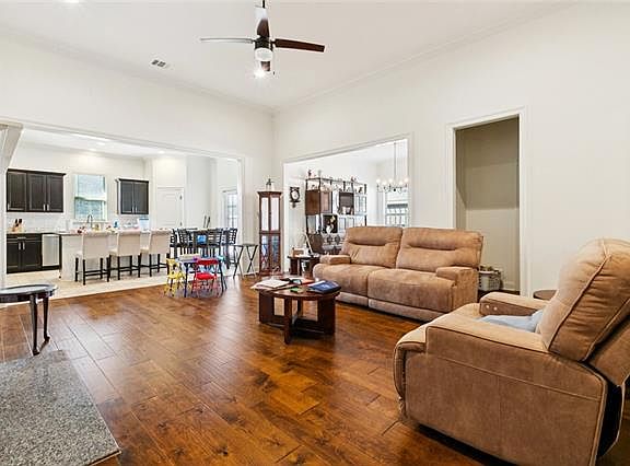 4th image of 106 Summer Cypress Ln