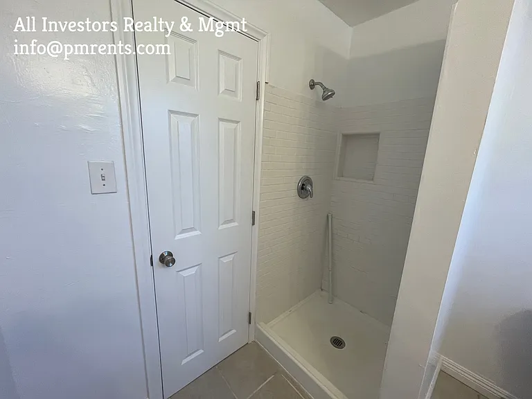 1922 S Tremont St #1922 — Photo 8