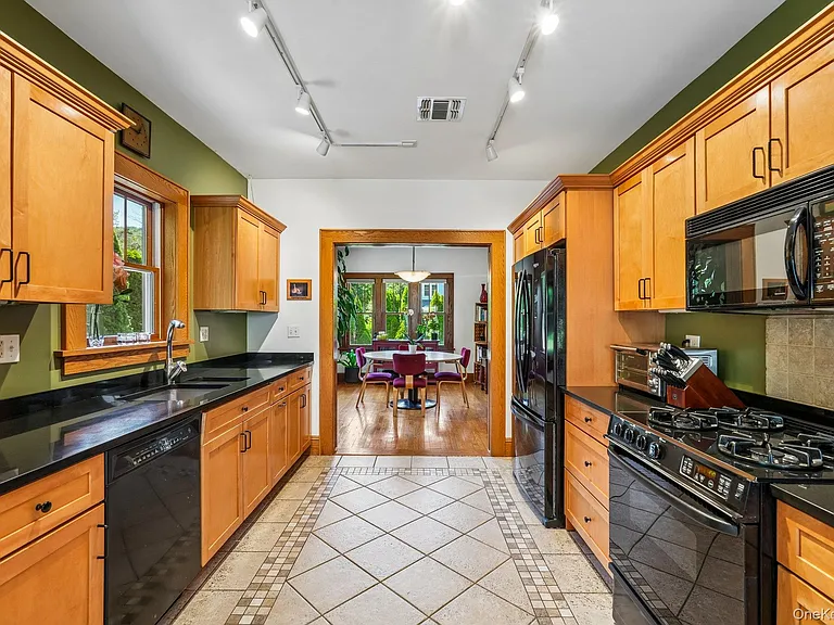 281 Piermont Ave — Photo 20