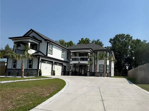 504 E Edinborough Ave, Raeford, NC 28376
