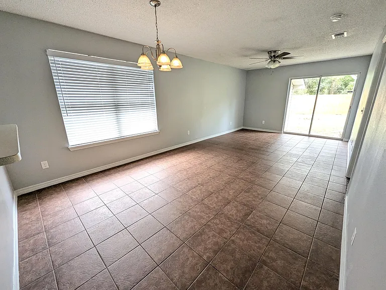 7592 Chablis Cir — Photo 2