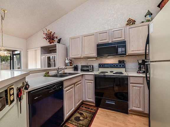 3rd image of 6711 S Oakmont Dr