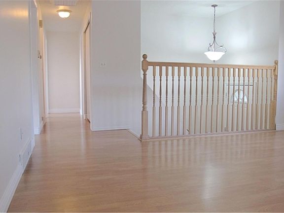 3rd image of 1072 E Larkspur Dr