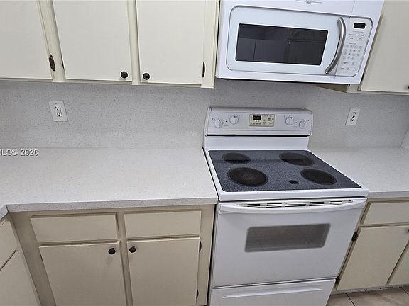 5th image of 2605 W 67th Pl APT 23-10