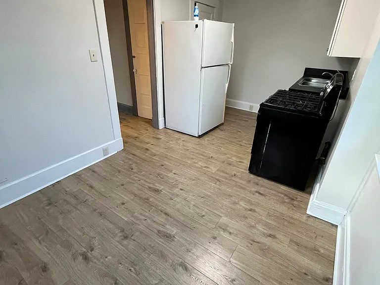 802 6th Ave #2 — Photo 8