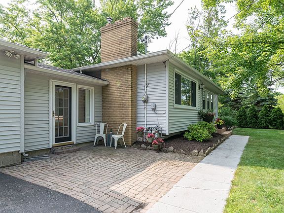 3rd image of 2940 Dean Lake Ave NE