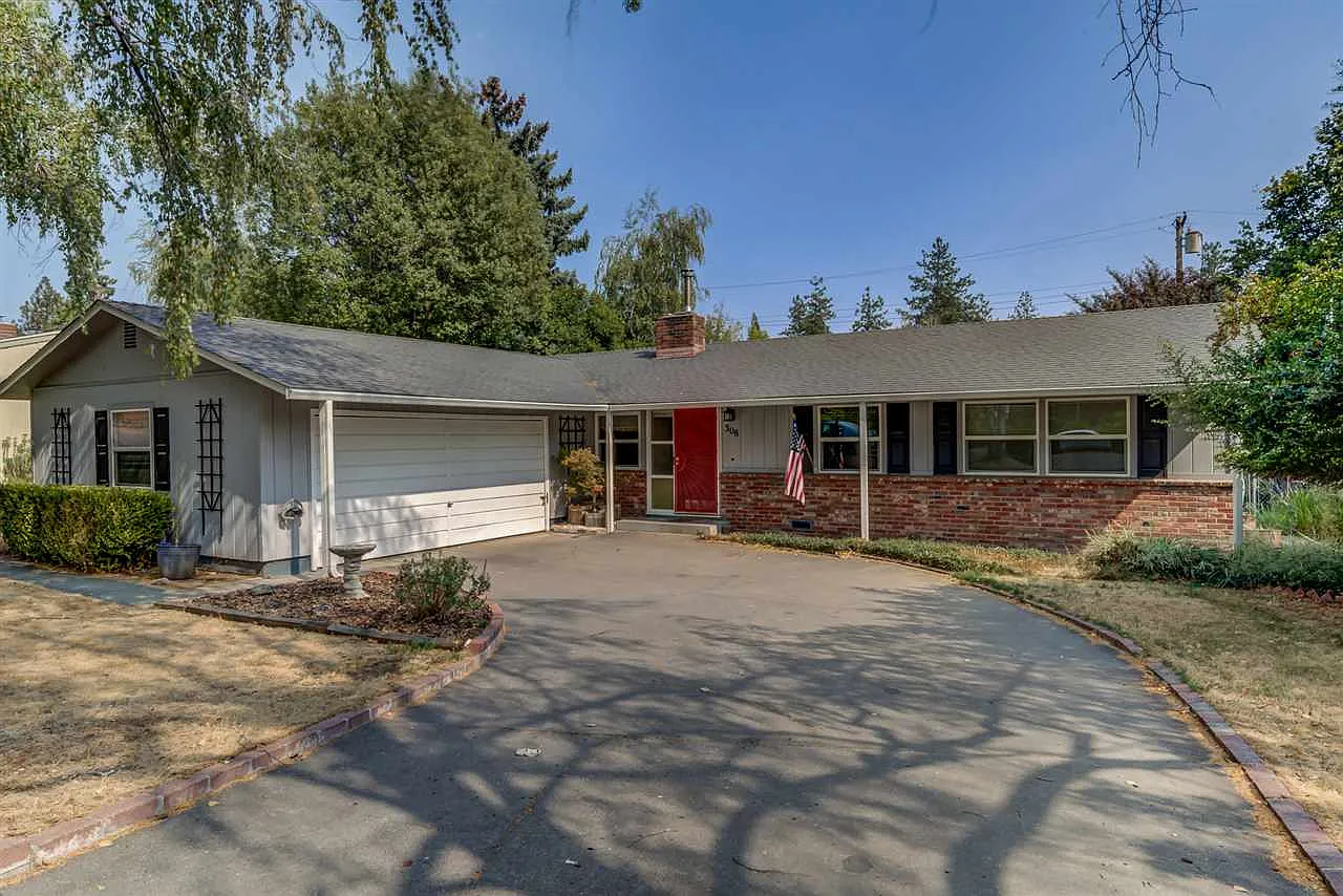 308 Hillcrest Dr photo 1