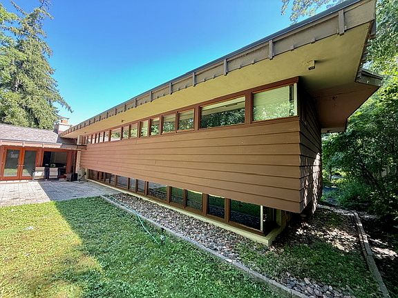 3rd image of 1120 Ridgewood Dr