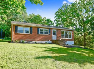 8 Barbara Ln, Pleasant Valley, NY 12569