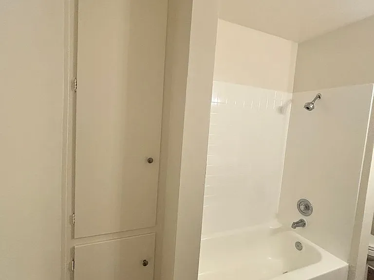 University Terrace Apartments — Photo 22