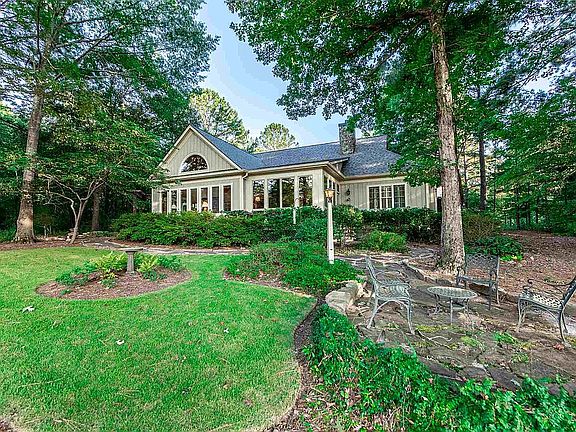 4th image of 373 Reynolds Dr
