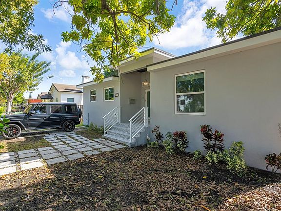 4th image of 1786 SW 14th Ter