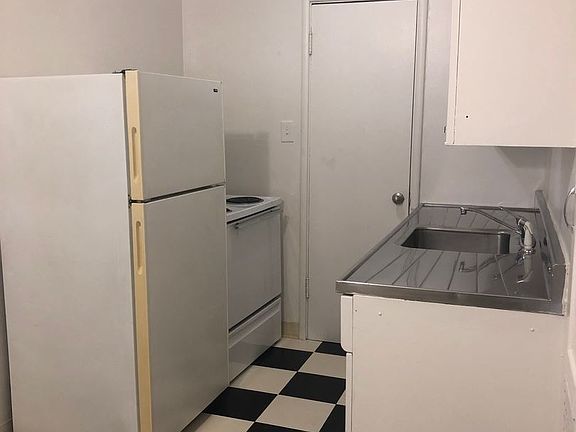 2nd image of 1320 P St APT 06