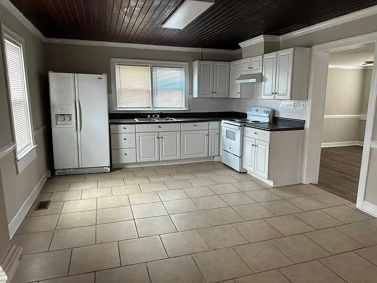 Eat In Kitchen