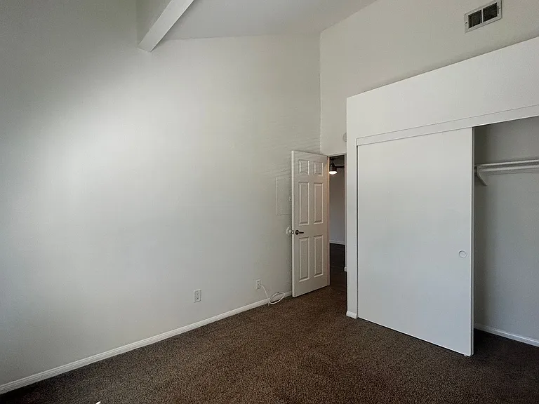 1377 Oakdale Ave — Photo 8