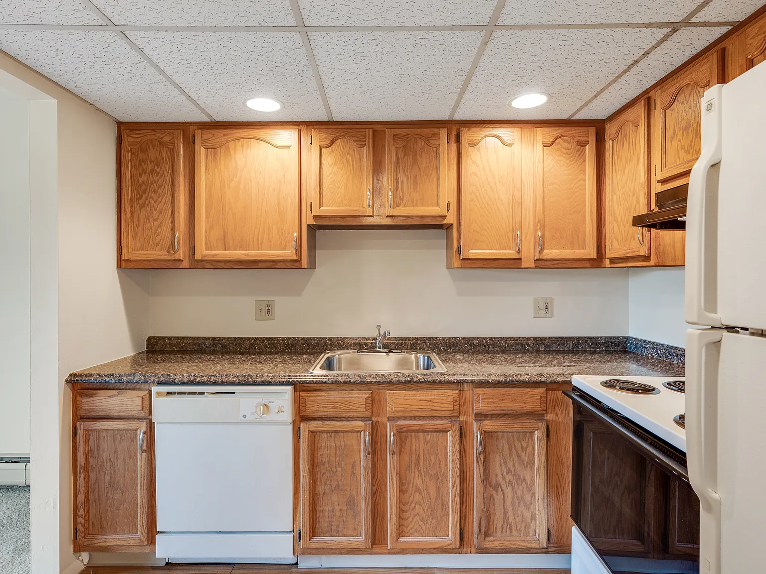 Vantage Pointe West Apartment Homes — Photo 4