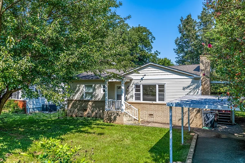2139 W Gilbert Ln