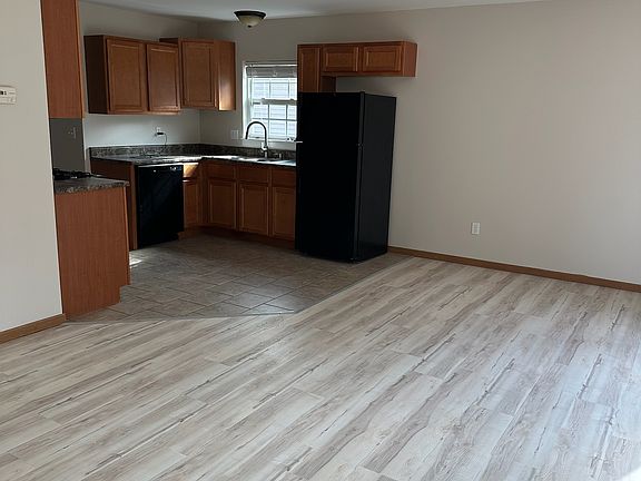 5th image of 807 Black Jack Rd