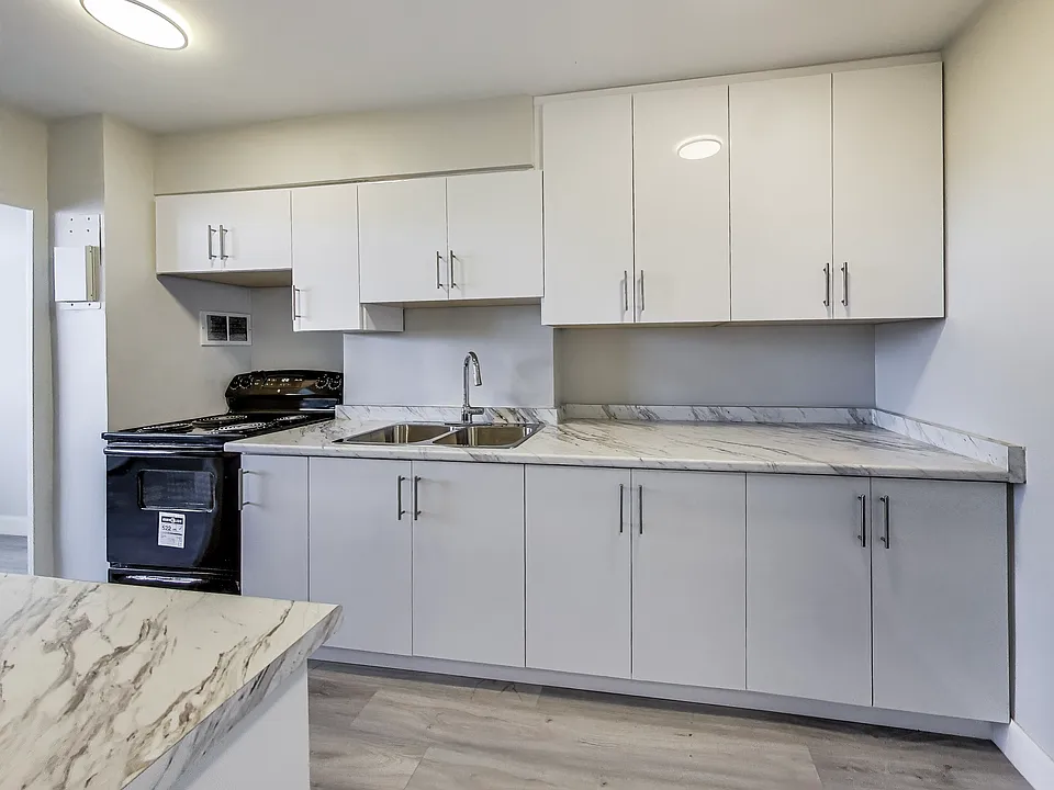 65 Thorncliffe Park Dr #1404