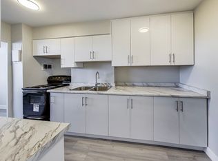 65 Thorncliffe Park Dr #1404, Toronto, ON M4H 1L2