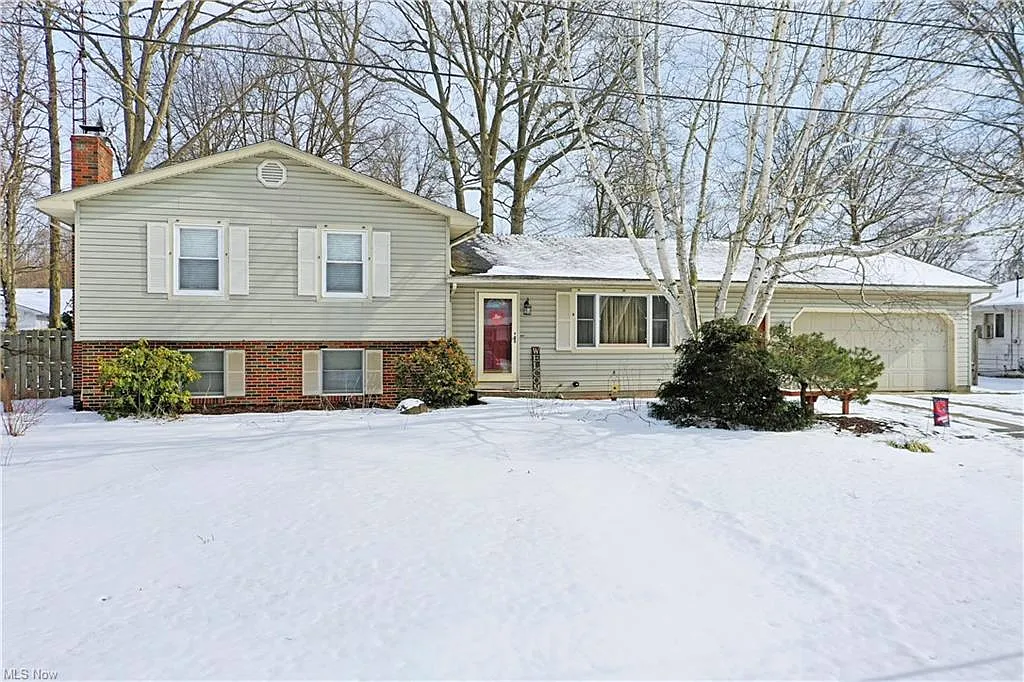 465 Charles St photo 1