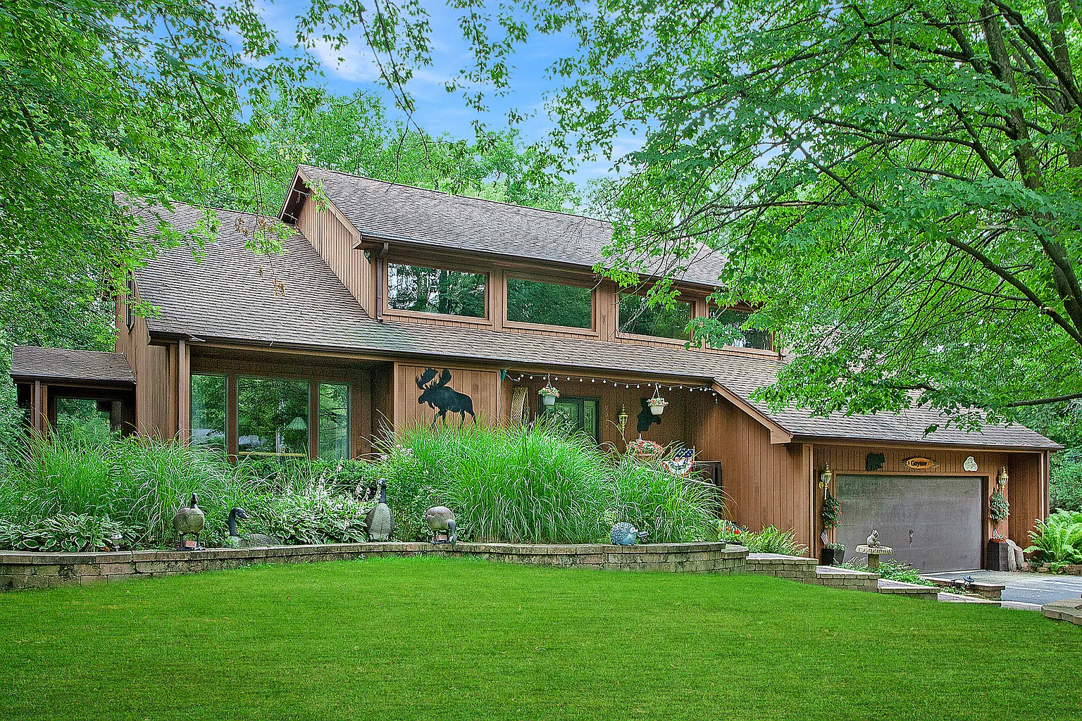 9017 W Hillcrest Ln photo 1