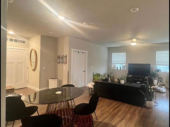 3rd image of 917 E Oak St #837