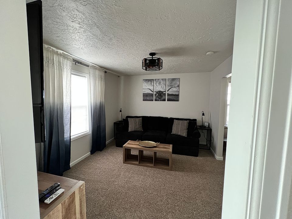 1st image of 105 Hyland Ct
