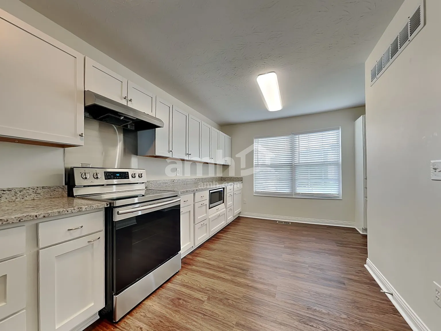 3 bed, 2.5 bath, 1584 sqft, $2,180 — Photo 3