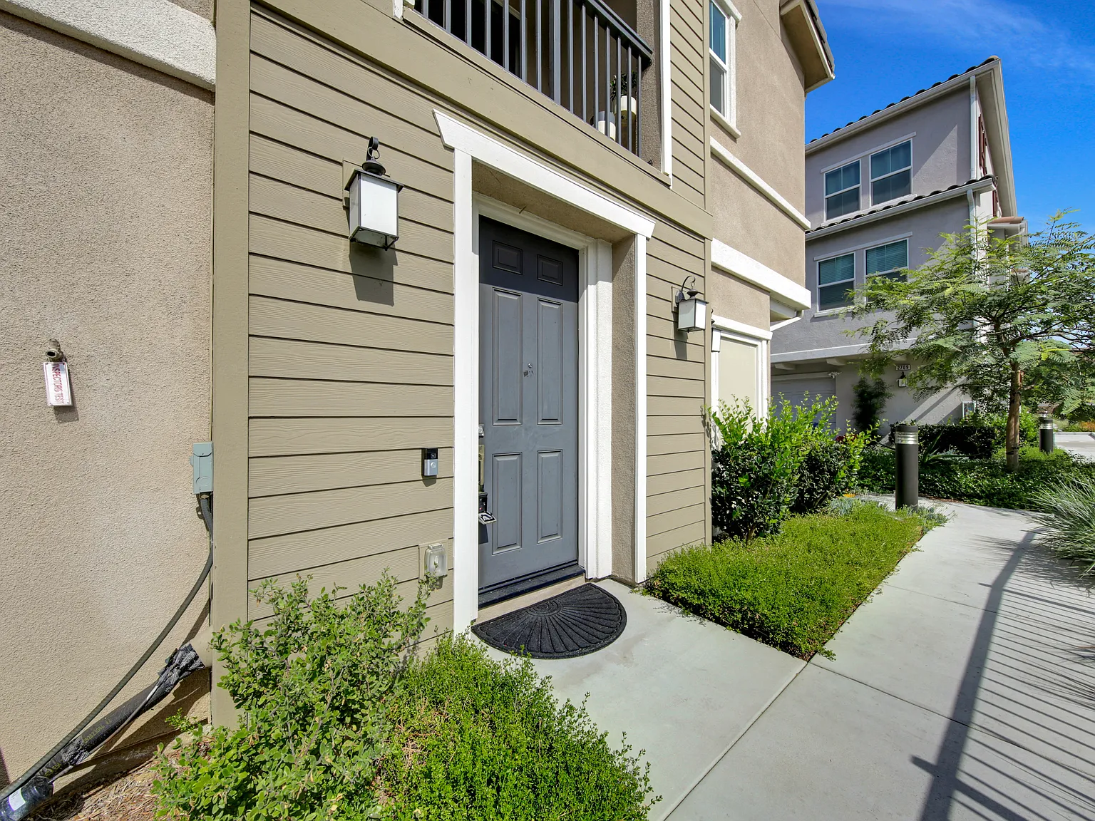 3 bed, 1414 sqft, $3,995 — Photo 2