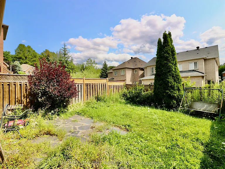 126 Gamble Glen Cres #LOWER — Photo 27
