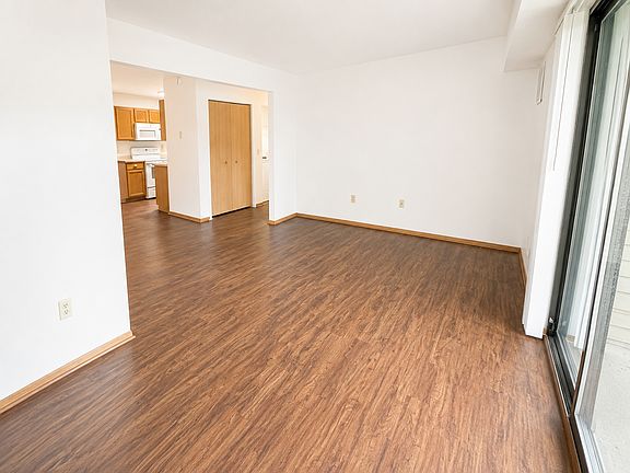 4th image of 35 Hart Rd