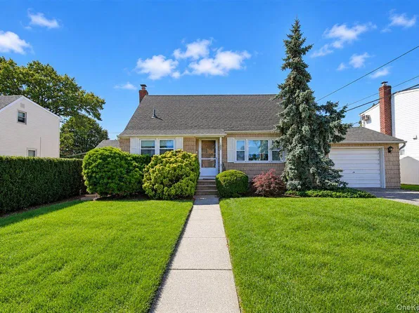 1298 Darby Road E, Wantagh, NY 11793