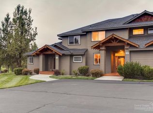 800 Golden Pheasant Dr, Redmond, OR 97756