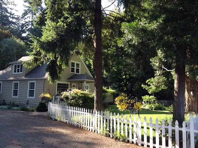 1420 Piper Ln photo 1